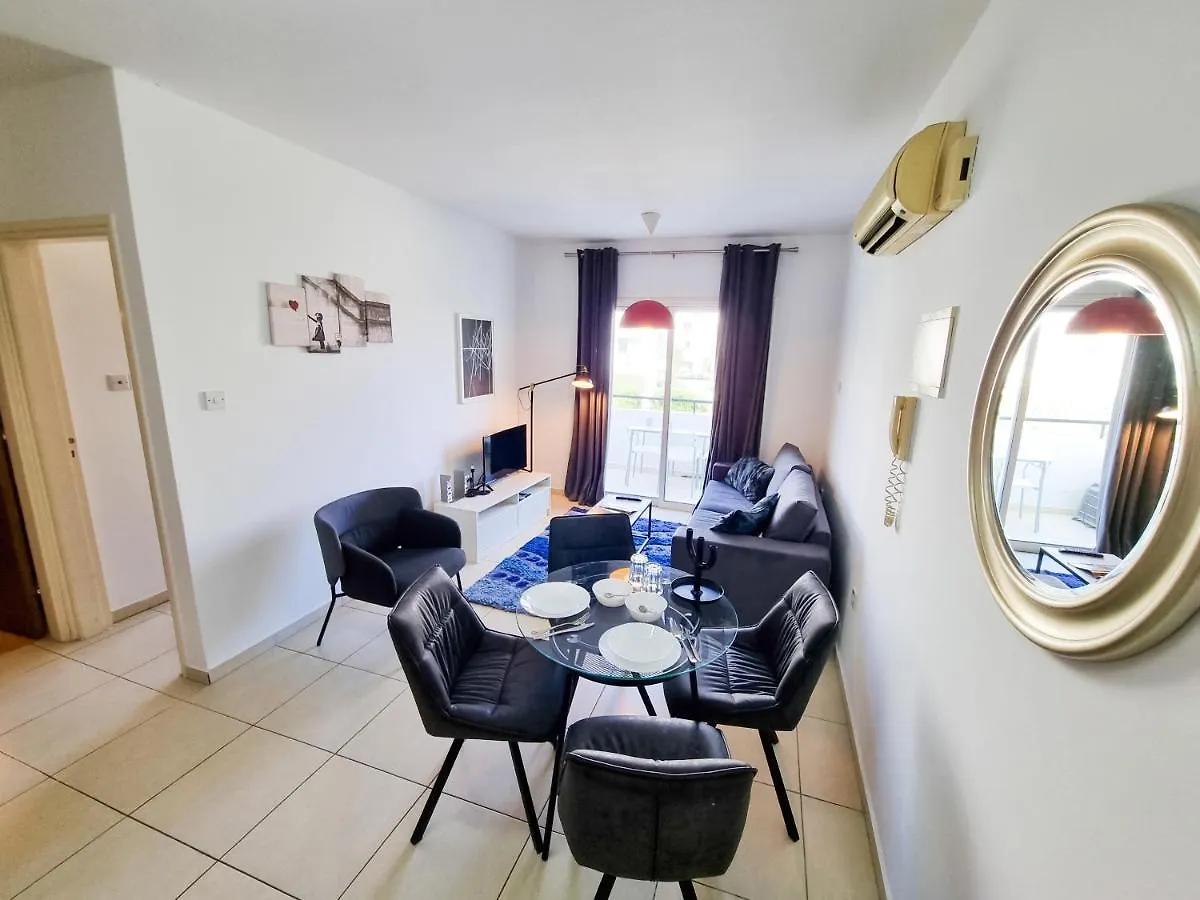 Seaside Heaven Apartment With Pool Λάρνακα